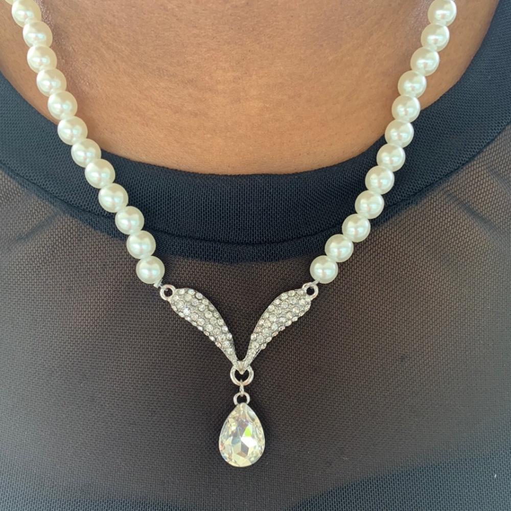 Fancy Pearl Necklace Set